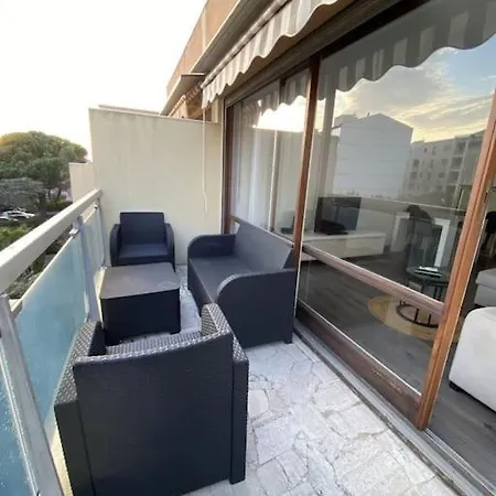 Apartment 2 Pieces Idealement Situe A St-raphael